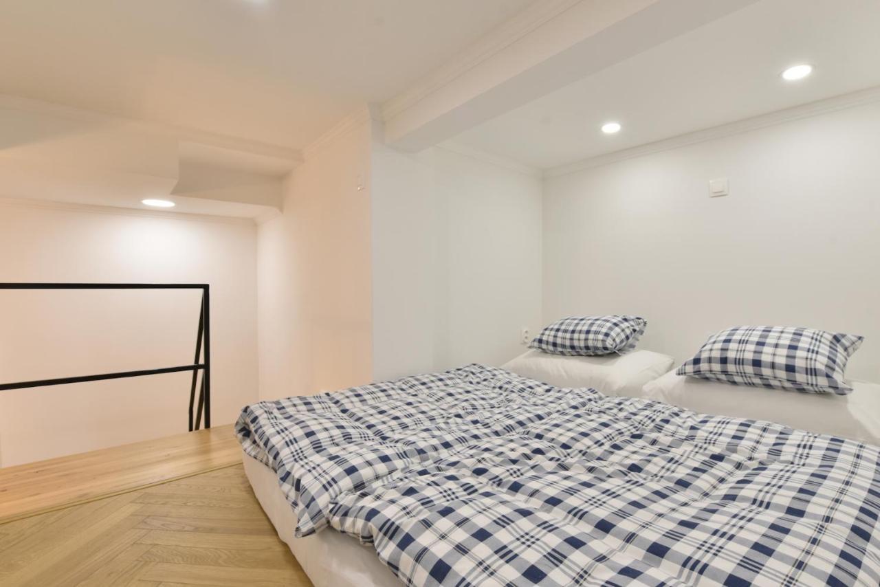 Apartman S Balkonom Trenčín エクステリア 写真
