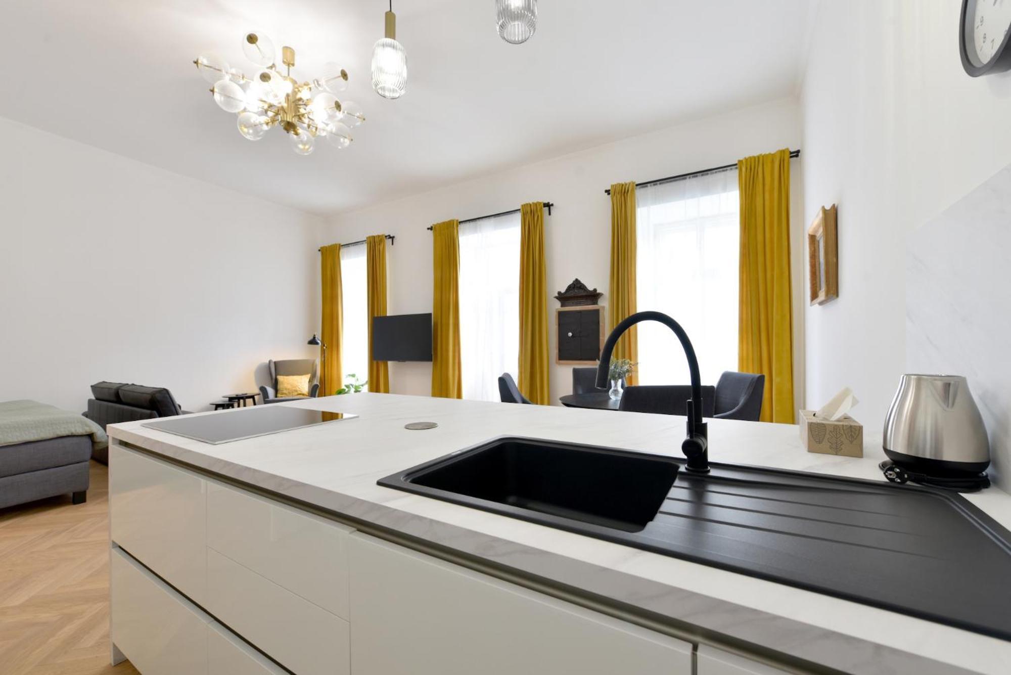 Apartman S Balkonom Trenčín エクステリア 写真