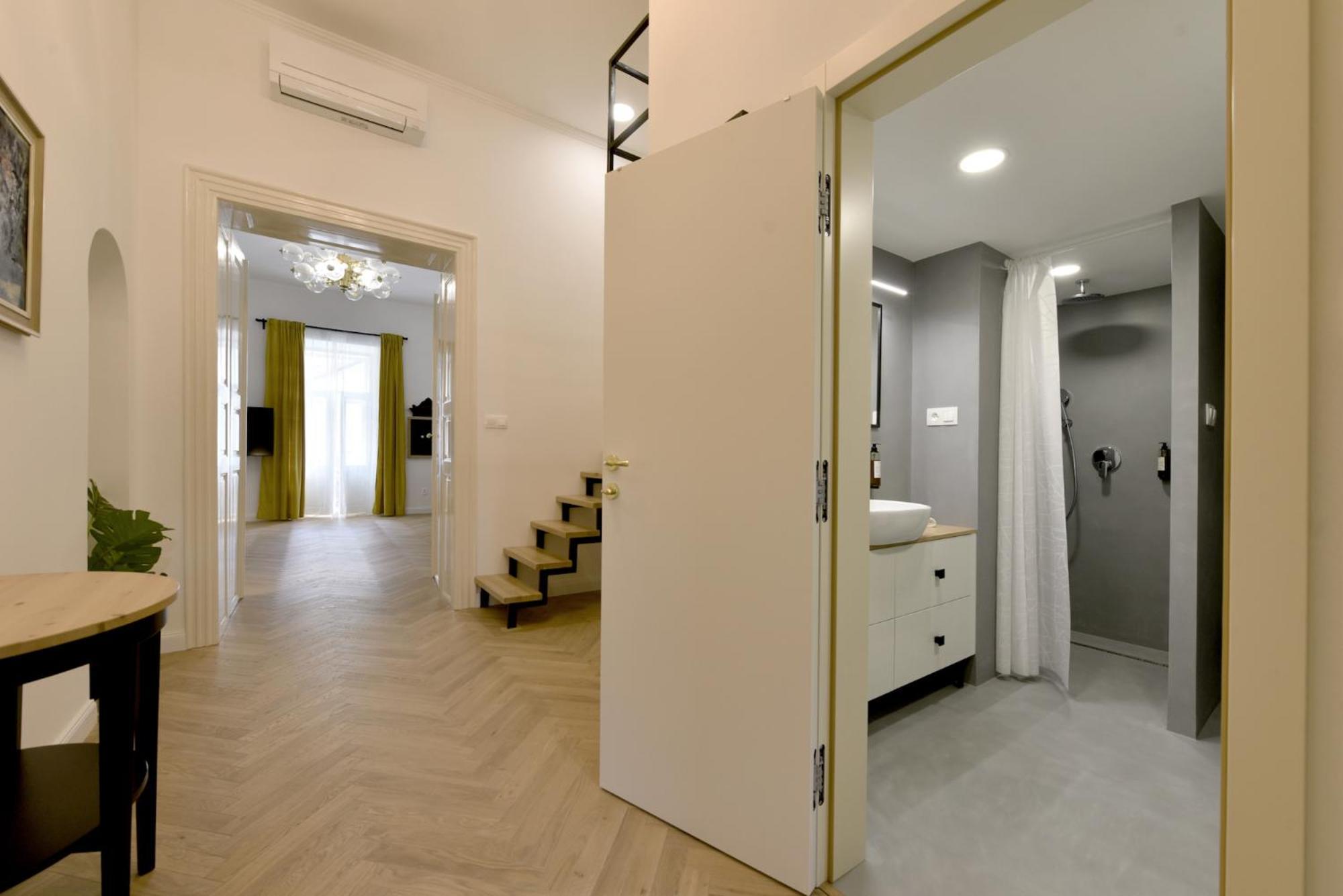 Apartman S Balkonom Trenčín エクステリア 写真
