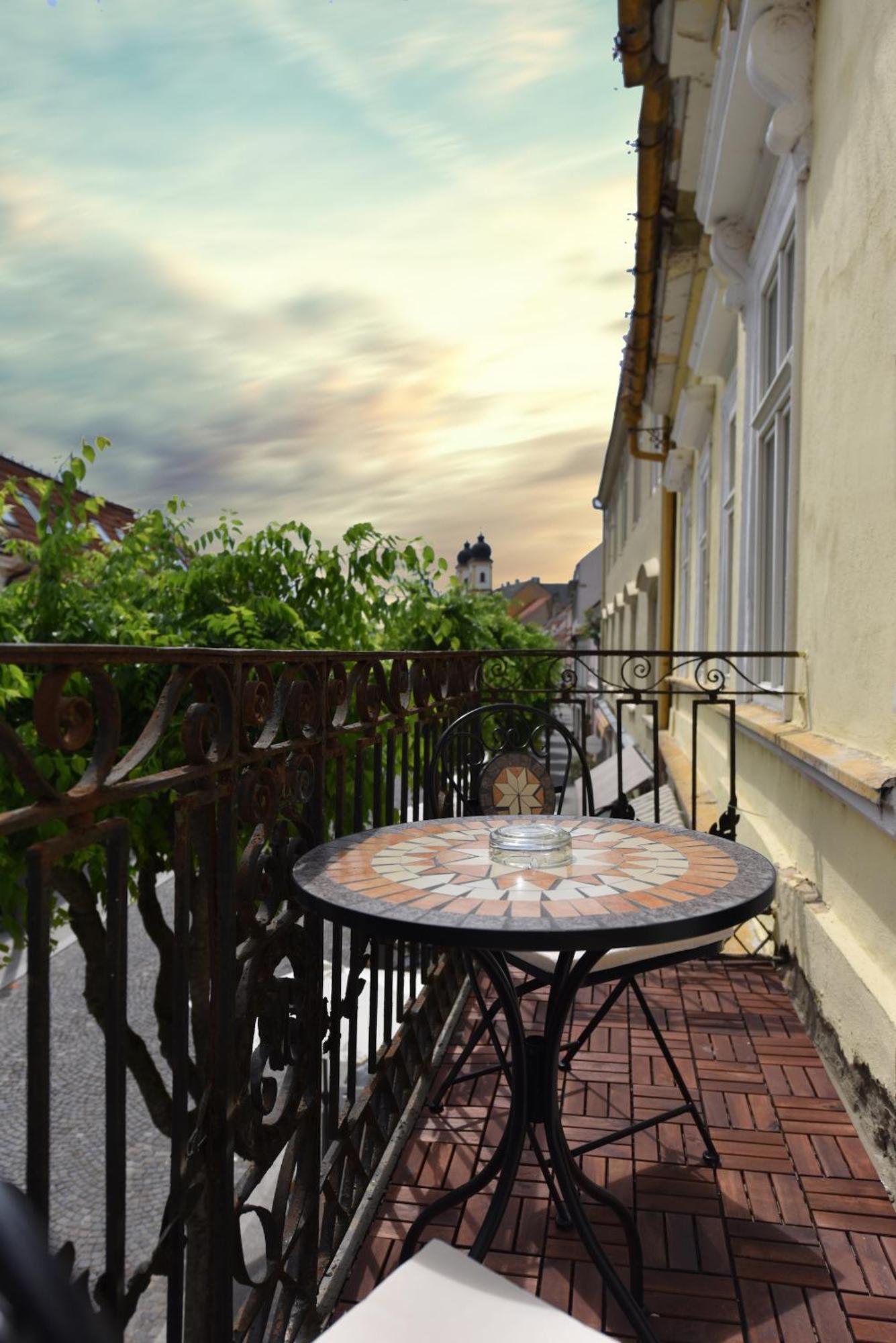 Apartman S Balkonom Trenčín エクステリア 写真